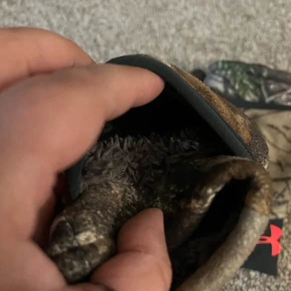 Under Armour Mittens - Picture 2 of 6